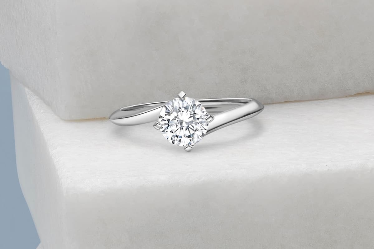 Category - Round Cut Engagement Rings